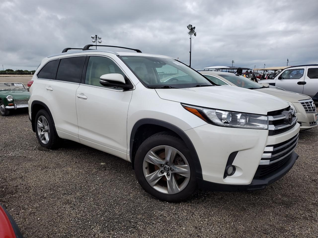 2017 Toyota Highlander VIN 5TDDZRFH8HS461433 Copart auction photo, water/flood damage thumbnail 4
