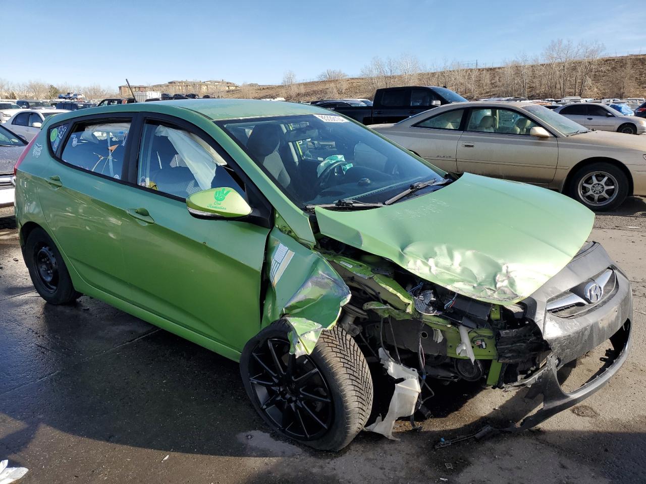 2013 Hyundai Accent VIN KMHCU5AE9DU084970 Copart auction photo, front end / side damage thumbnail 4