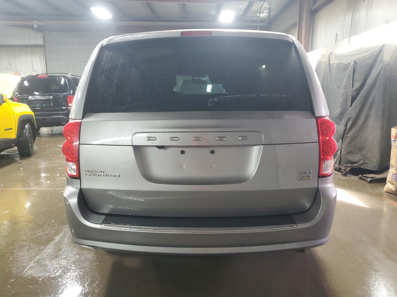 2018 Dodge Caravan VIN 2C4RDGCG5JR215605 Copart auction photo, front end / rear end damage thumbnail 6