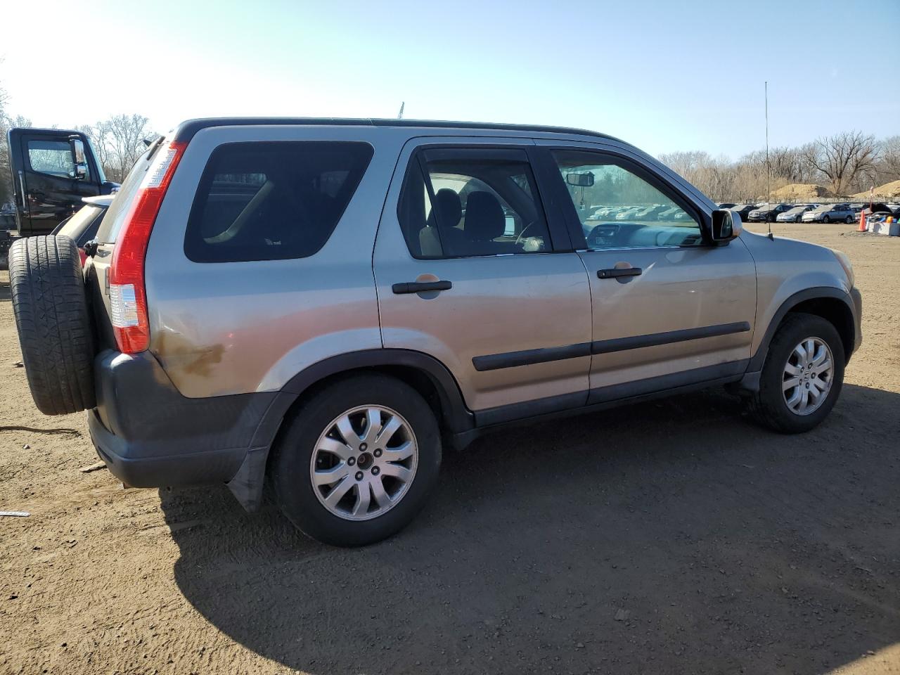 2005 Honda CR-V VIN SHSRD78835U329730 Copart auction photo, side / minor dent/scratches damage thumbnail 3