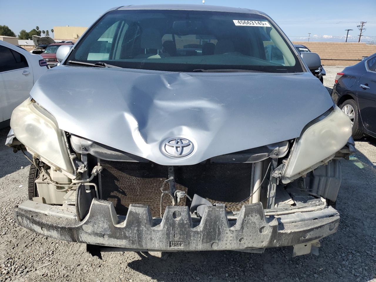 2017 Toyota Sienna VIN 5TDKZ3DC0HS809589 Copart auction photo, front end / minor dent/scratches damage thumbnail 5