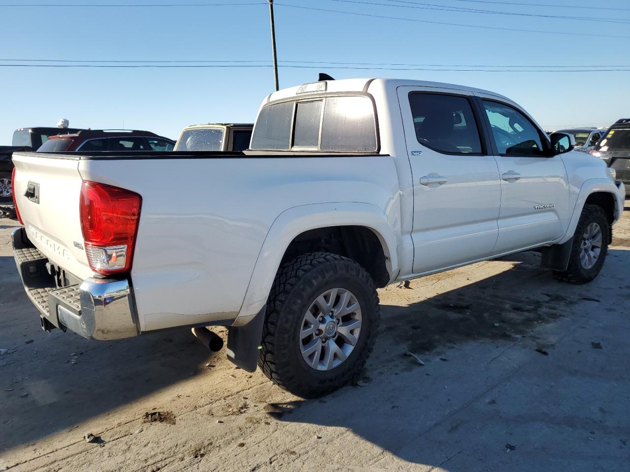 2017 Toyota Tacoma VIN 5TFAZ5CN5HX046912 Copart auction photo, front end damage thumbnail 3