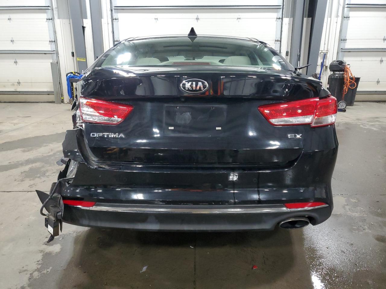 2018 KIA Optima VIN 5XXGU4L32JG241817 Copart auction photo, front end / rear end damage thumbnail 6