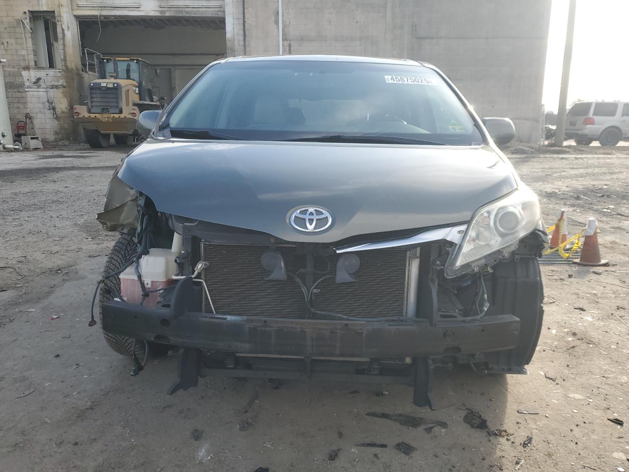 2011 Toyota Sienna VIN 5TDDK3DC0BS003417 Copart auction photo, front end / minor dent/scratches damage thumbnail 5