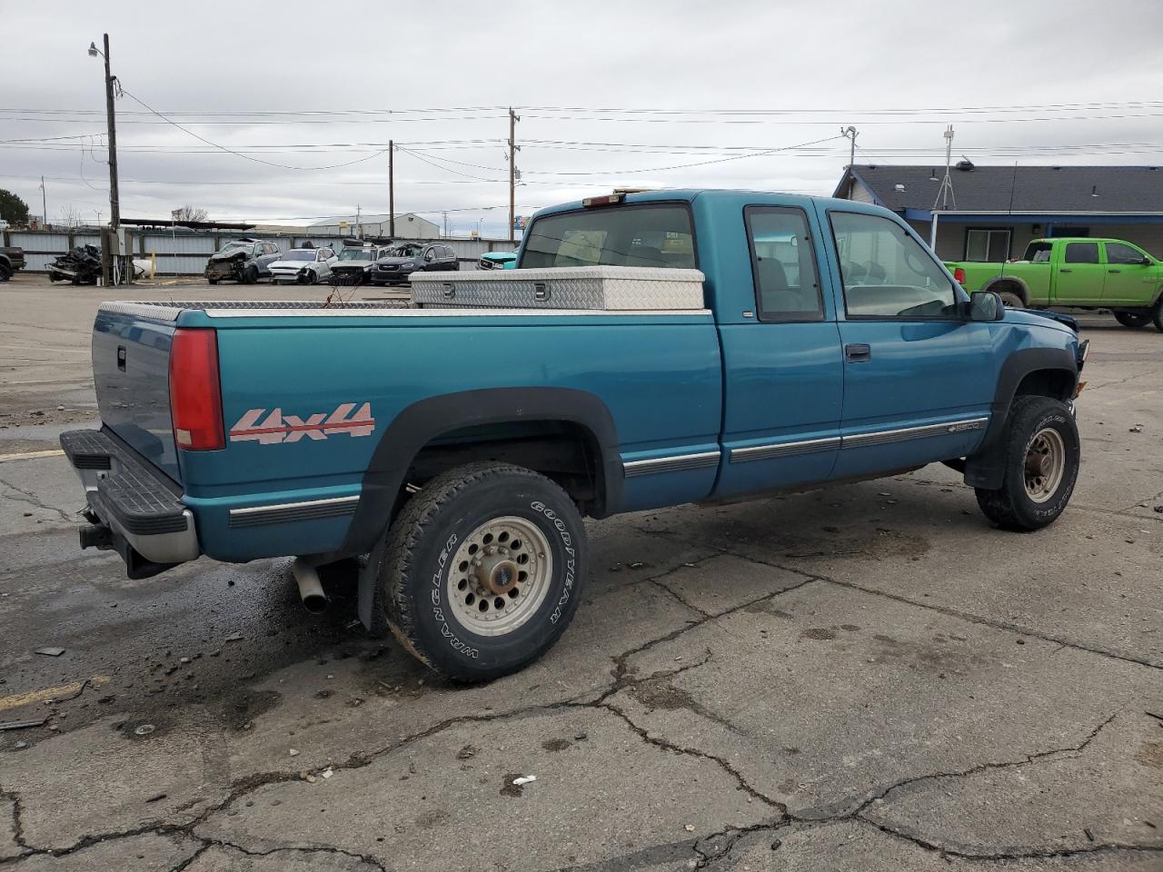 1997 Chevrolet GMT-400 VIN 1GCGK29R7VE272562 Copart auction photo, front end damage thumbnail 3