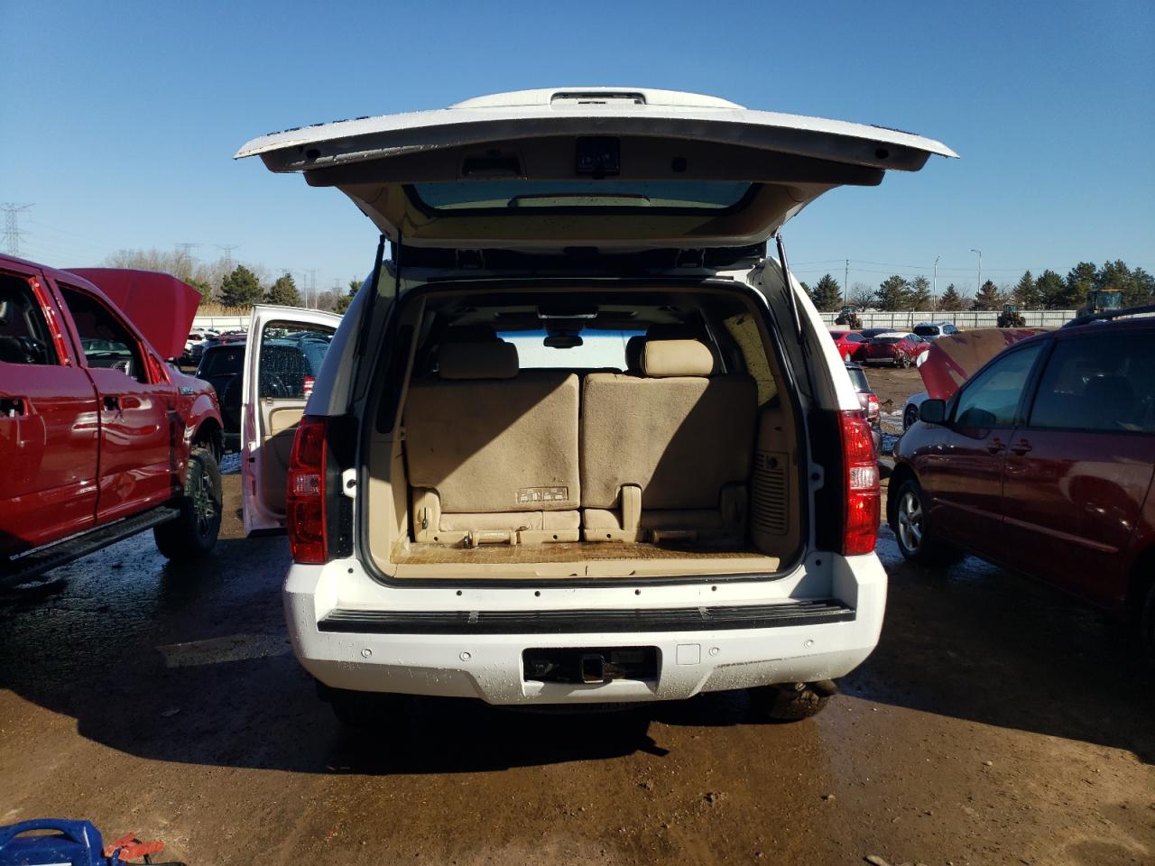 2011 Chevrolet Tahoe VIN 1GNSKBE01BR201905 Copart auction photo, side / minor dent/scratches damage thumbnail 6