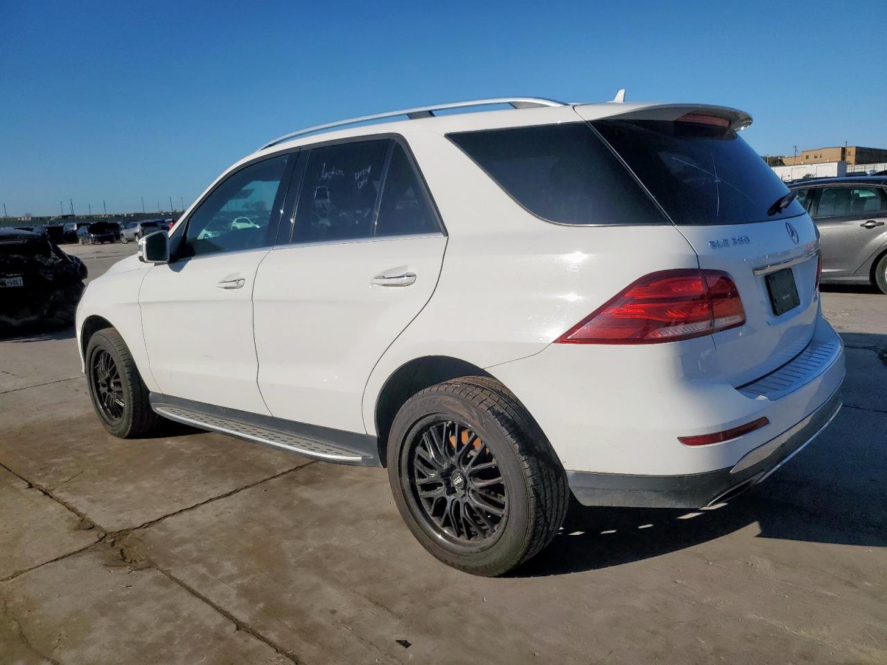 2016 Mercedes-Benz GLE VIN 4JGDA5JB2GA710951 Copart auction photo, normal wear damage thumbnail 2