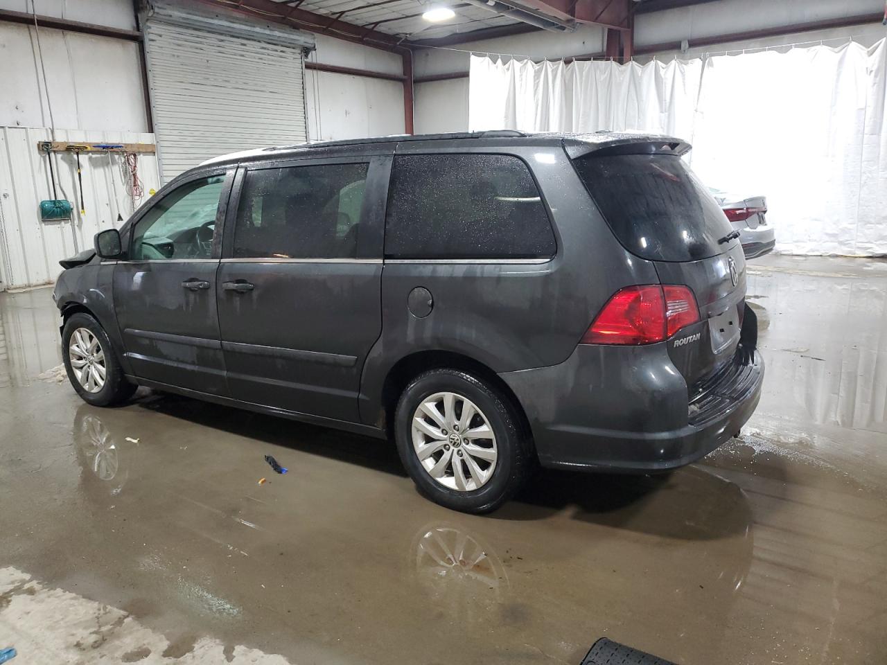 2012 Volkswagen Routan VIN 2C4RVABG1CR355097 Copart auction photo, front end damage thumbnail 2
