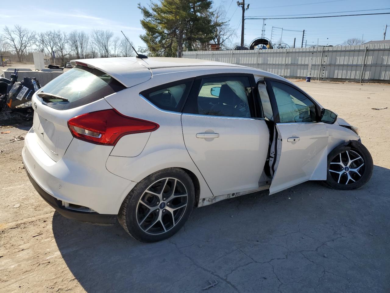 2017 Ford Focus VIN 1FADP3N21HL349046 Copart auction photo, front end / side damage thumbnail 3