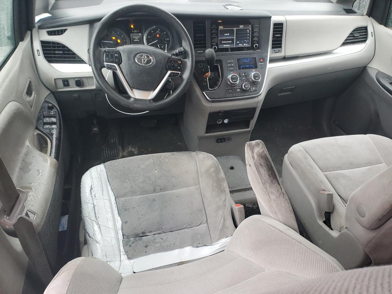 2019 Toyota Sienna VIN 5TDZZ3DC3KS993948 Copart auction photo, front end damage thumbnail 8