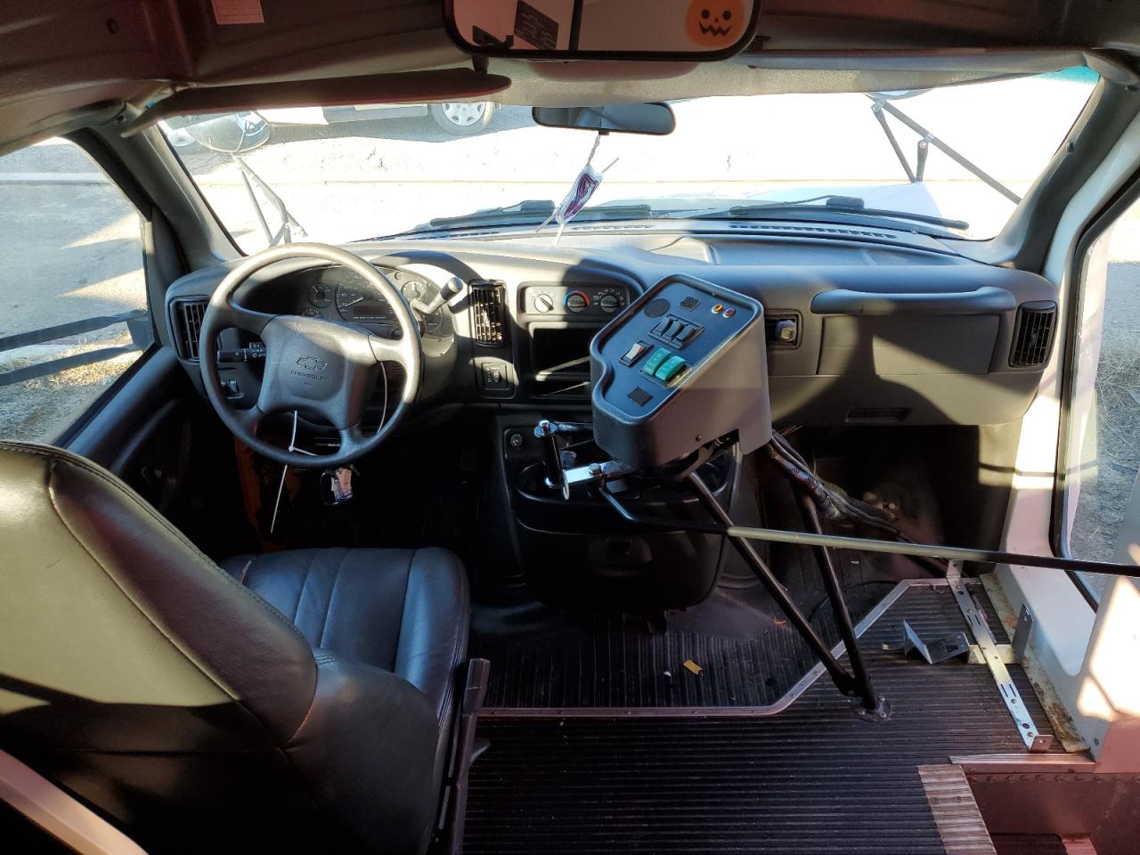 2002 Chevrolet Express VIN 1GBHG31R921243949 Copart auction photo, front end damage thumbnail 8