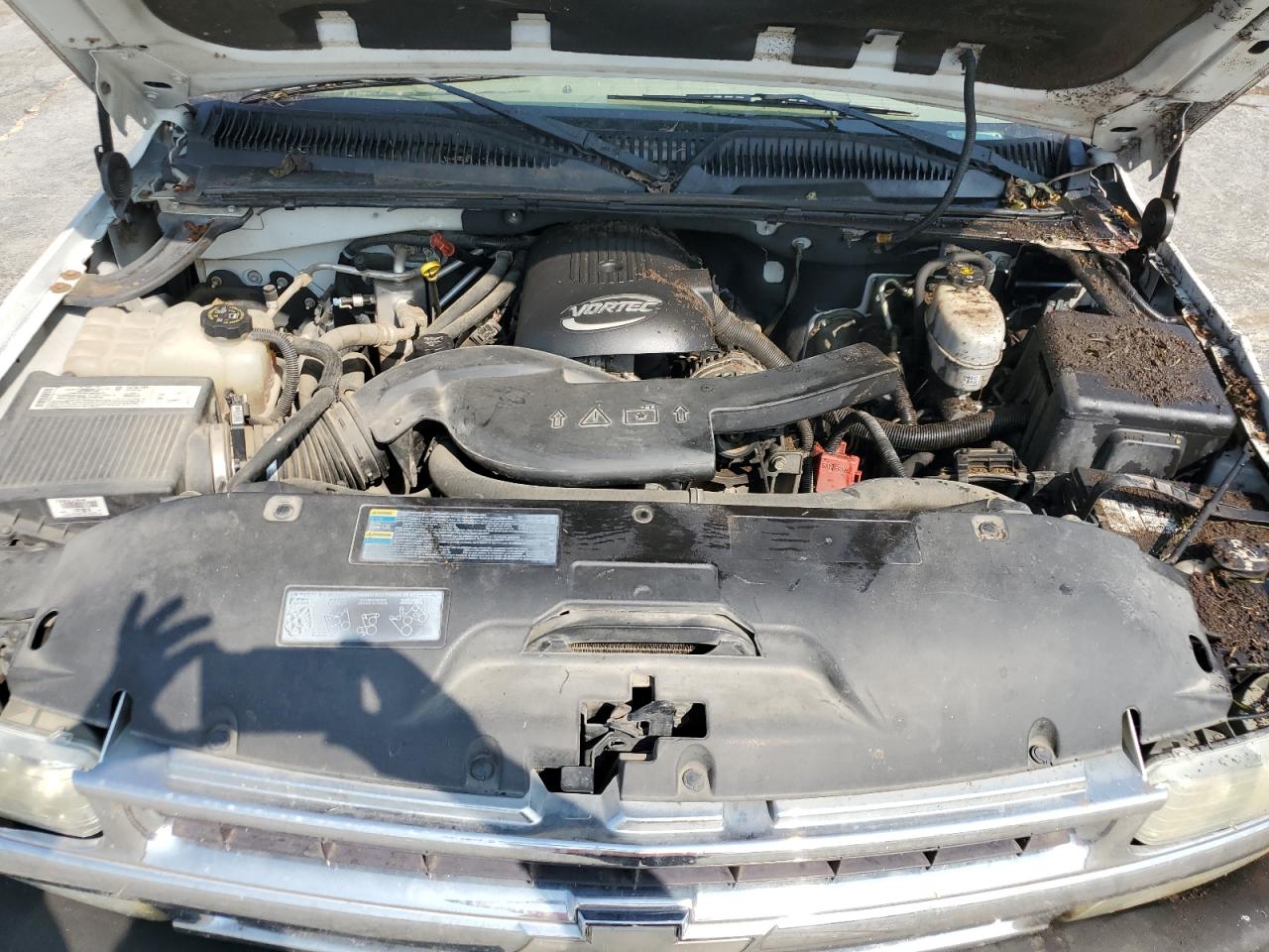 2005 Chevrolet Suburban VIN 1GNEC16Z65J131712 Copart auction photo, all over damage thumbnail 13
