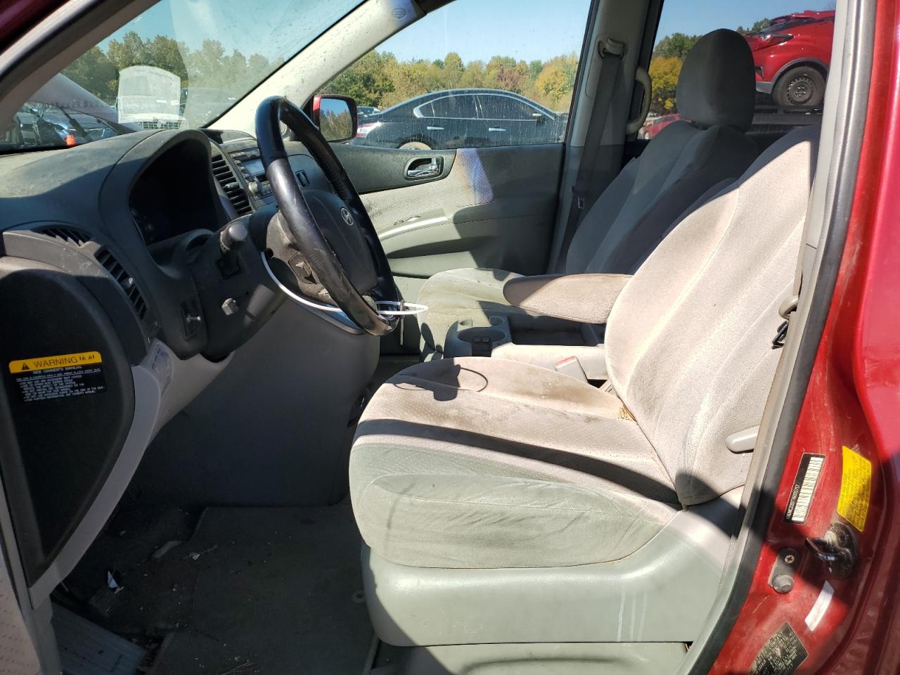 2007 Hyundai Entourage VIN KNDMC233776035717 Copart auction photo, normal wear damage thumbnail 7