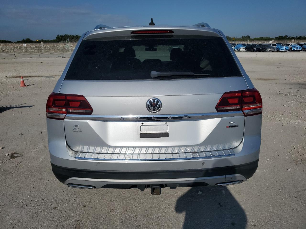 2018 Volkswagen Atlas VIN 1V2LR2CA3JC590843 Copart auction photo, side / front end damage thumbnail 6