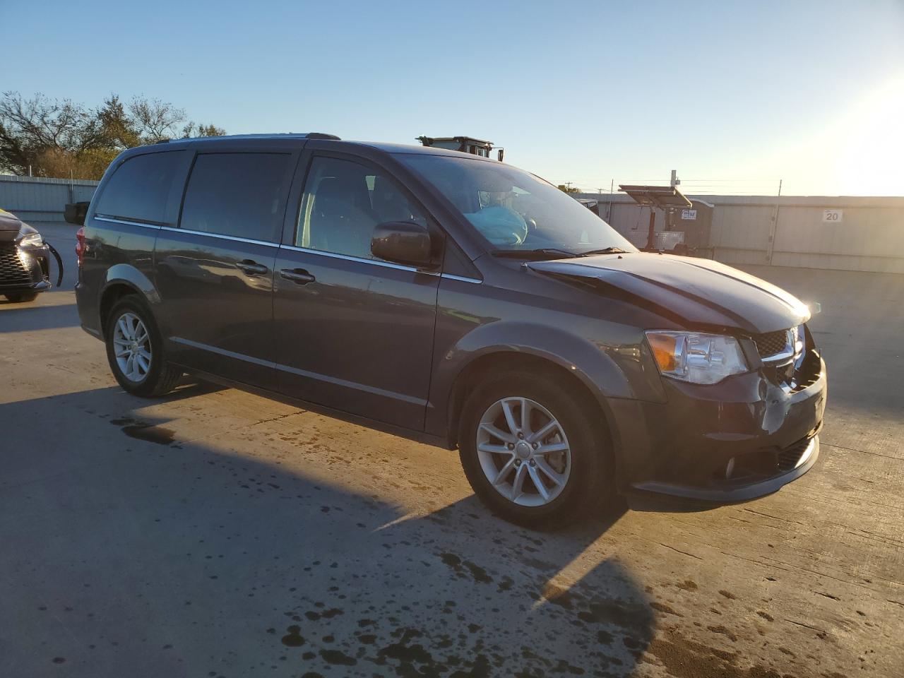 2019 Dodge Caravan VIN 2C4RDGCGXKR656552 Copart auction photo, front end damage thumbnail 4