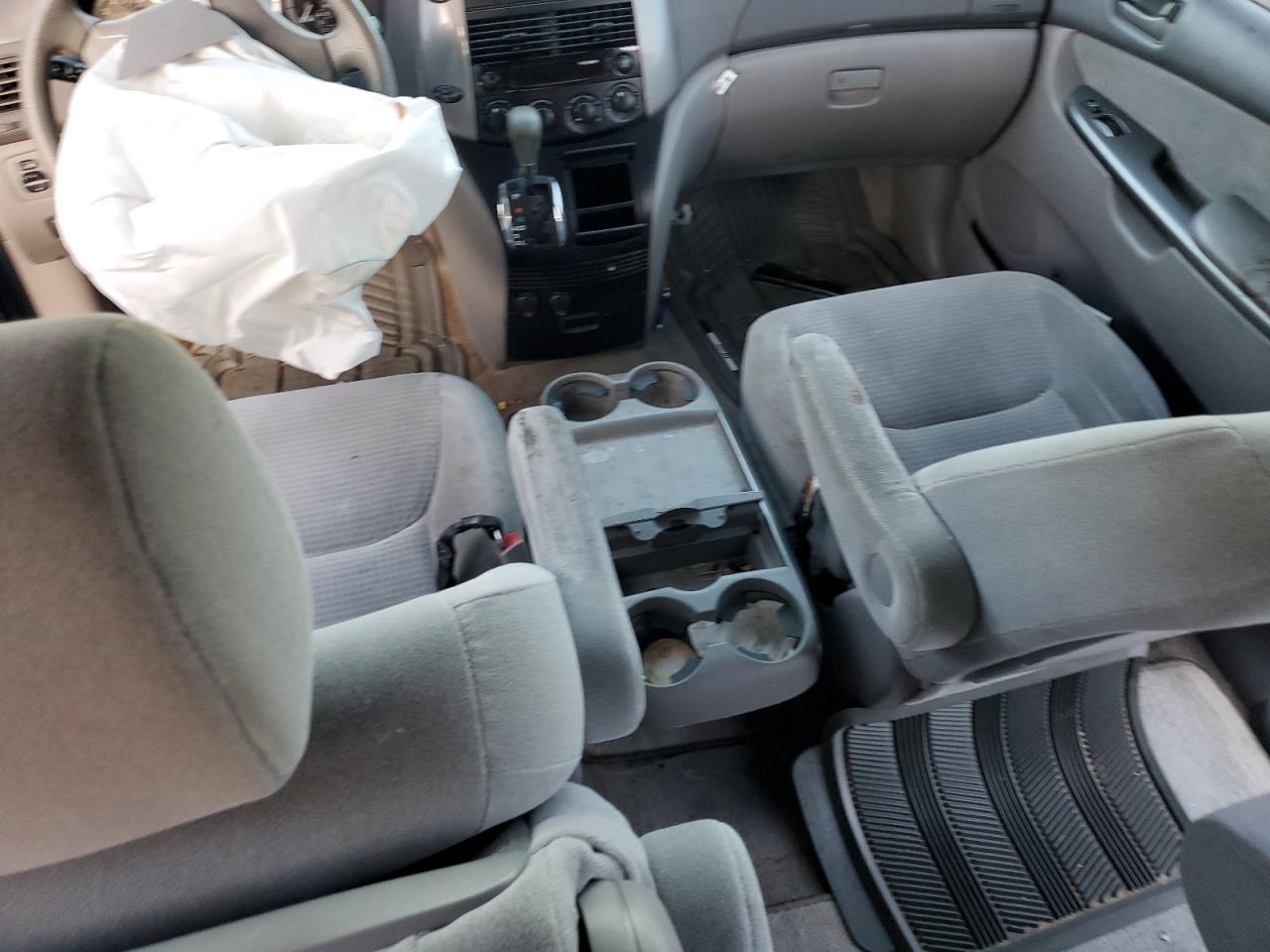 2010 Toyota Sienna VIN 5TDKK4CC9AS291936 Copart auction photo, front end damage thumbnail 8