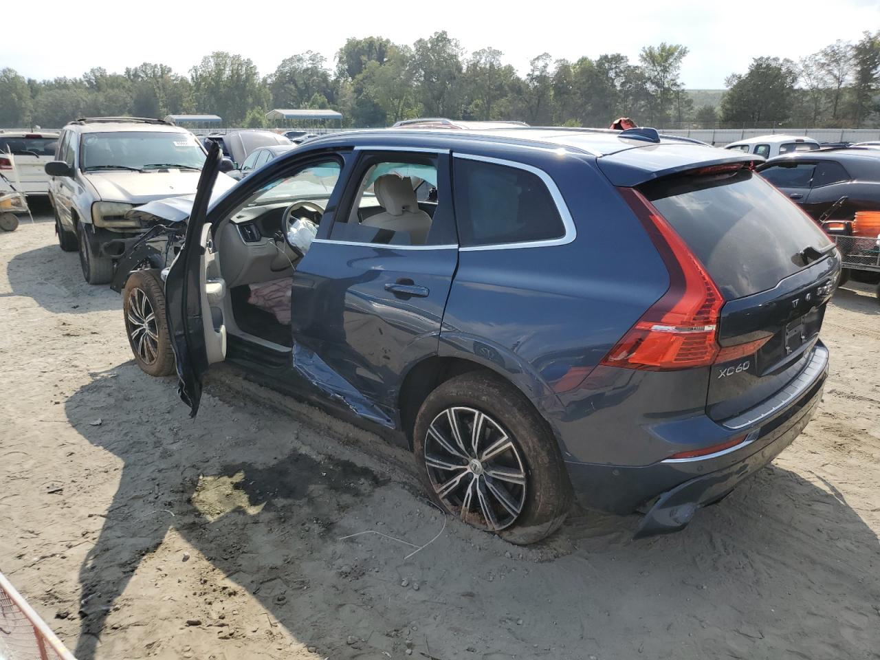 2020 Volvo XC60 VIN YV4A22RL6L1586867 Copart auction photo, front end / all over damage thumbnail 2