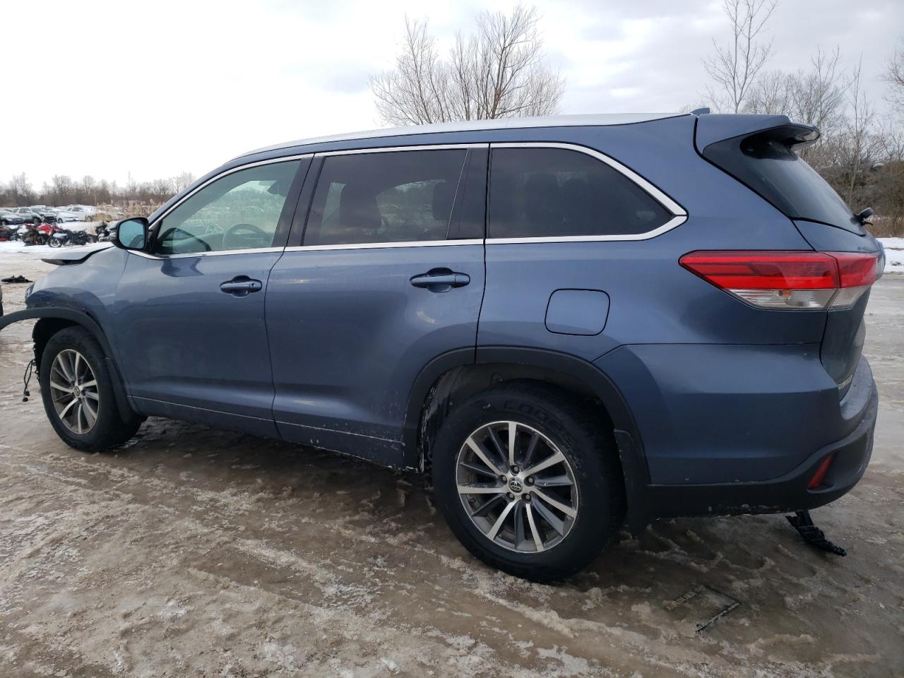 2017 Toyota Highlander VIN 5TDJZRFH9HS457975 Copart auction photo, front end damage thumbnail 2