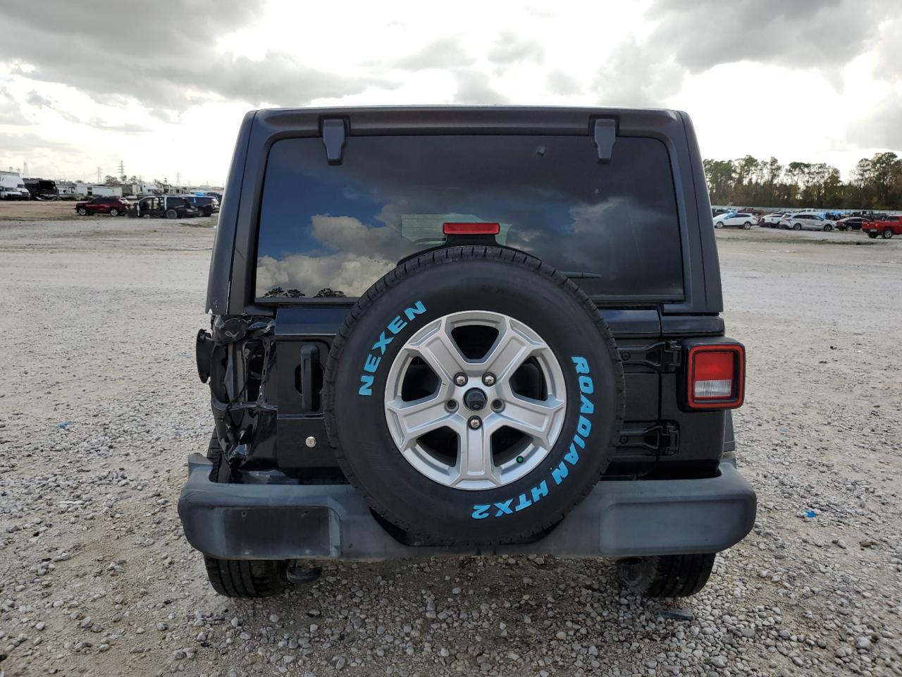 2020 Jeep Wrangler VIN 1C4HJXDN4LW257582 Copart auction photo, burn - engine / front end damage thumbnail 6