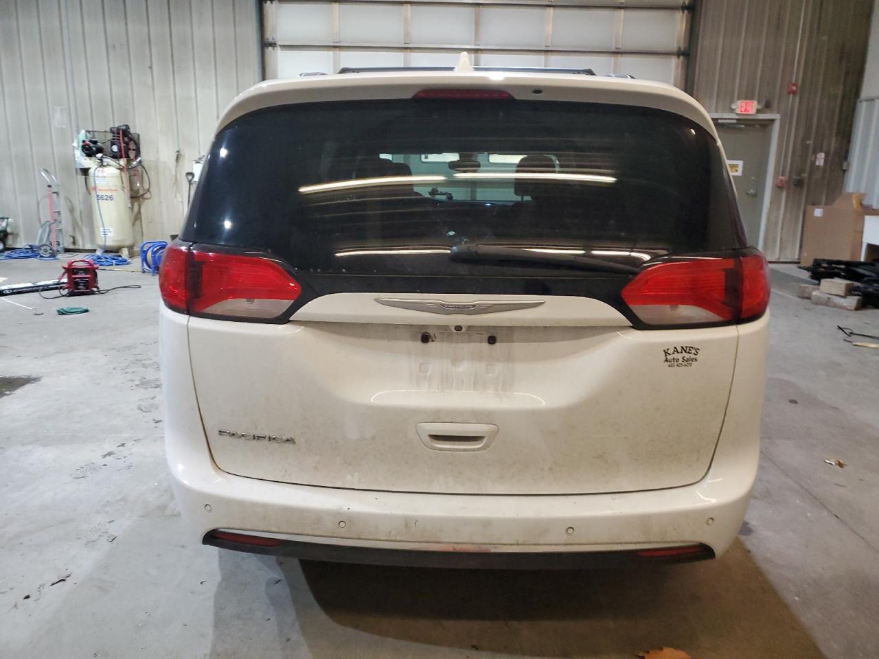 2017 Chrysler Pacifica VIN 2C4RC1BG0HR668316 Copart auction photo, front end / side damage thumbnail 6