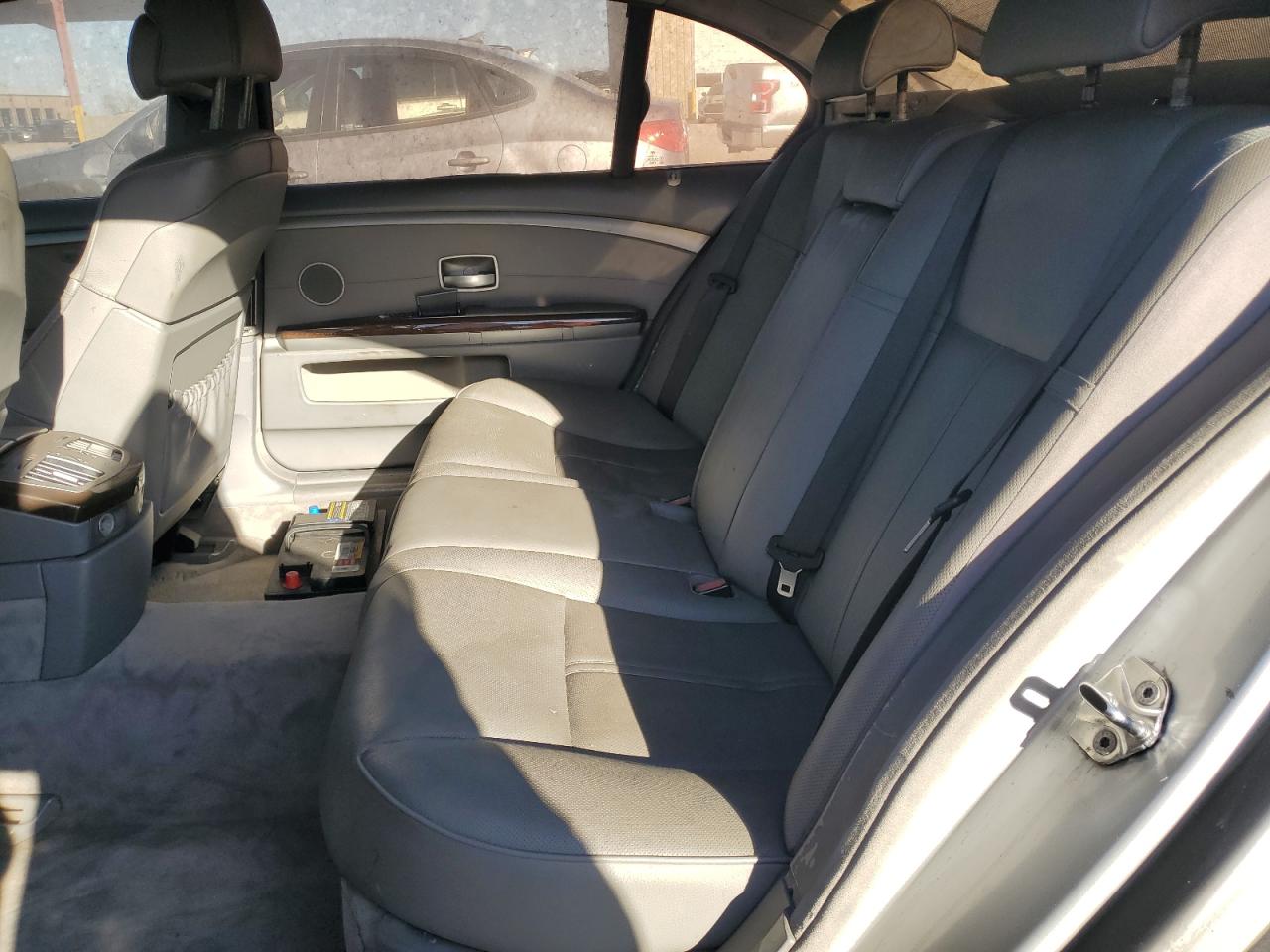 2007 BMW 7er VIN WBAHN83587DT68050 Copart auction photo, burn damage thumbnail 10