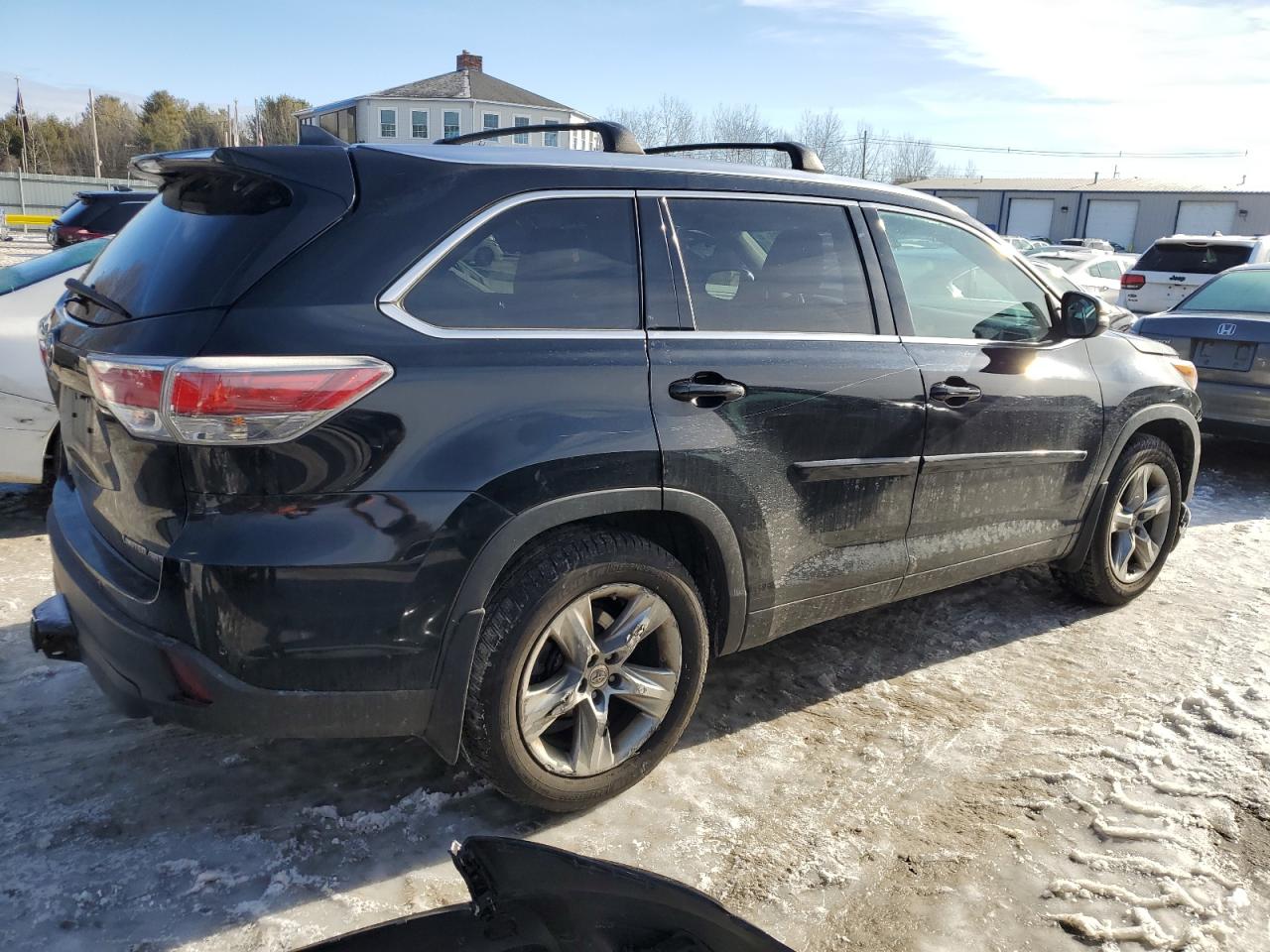 2015 Toyota Highlander VIN 5TDDKRFHXFS201388 Copart auction photo, front end / minor dent/scratches damage thumbnail 3
