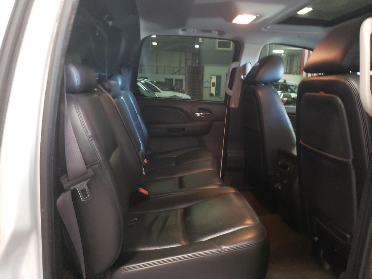 2011 Chevrolet Avalanche VIN 3GNTKGE3XBG291907 Copart auction photo, minor dent/scratches damage thumbnail 10
