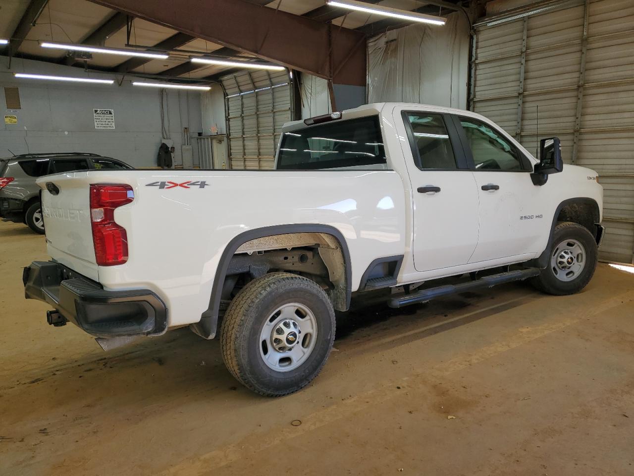 2022 Chevrolet Silverado VIN 1GC5YLE74NF322358 Copart auction photo, front end / rear end damage thumbnail 3