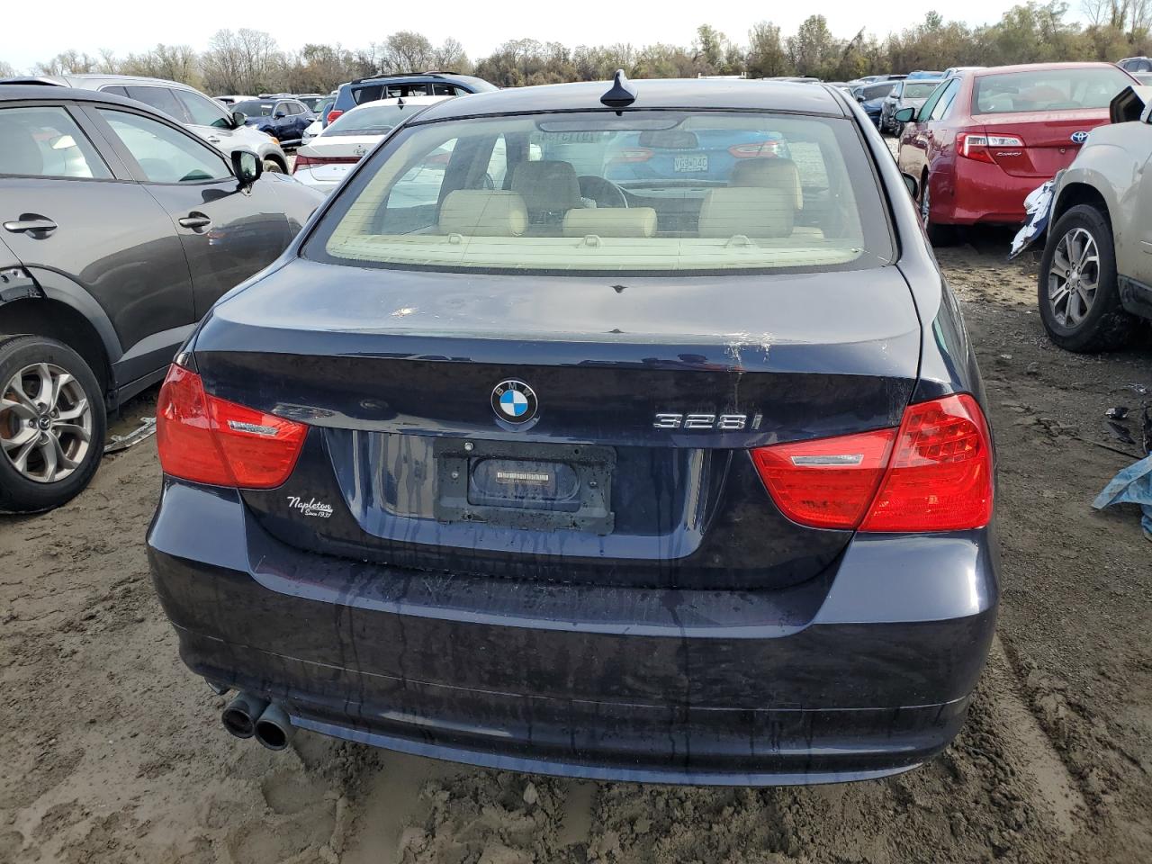 2010 BMW 3er VIN WBAPH7C5XAA175792 Copart auction photo, front end damage thumbnail 6