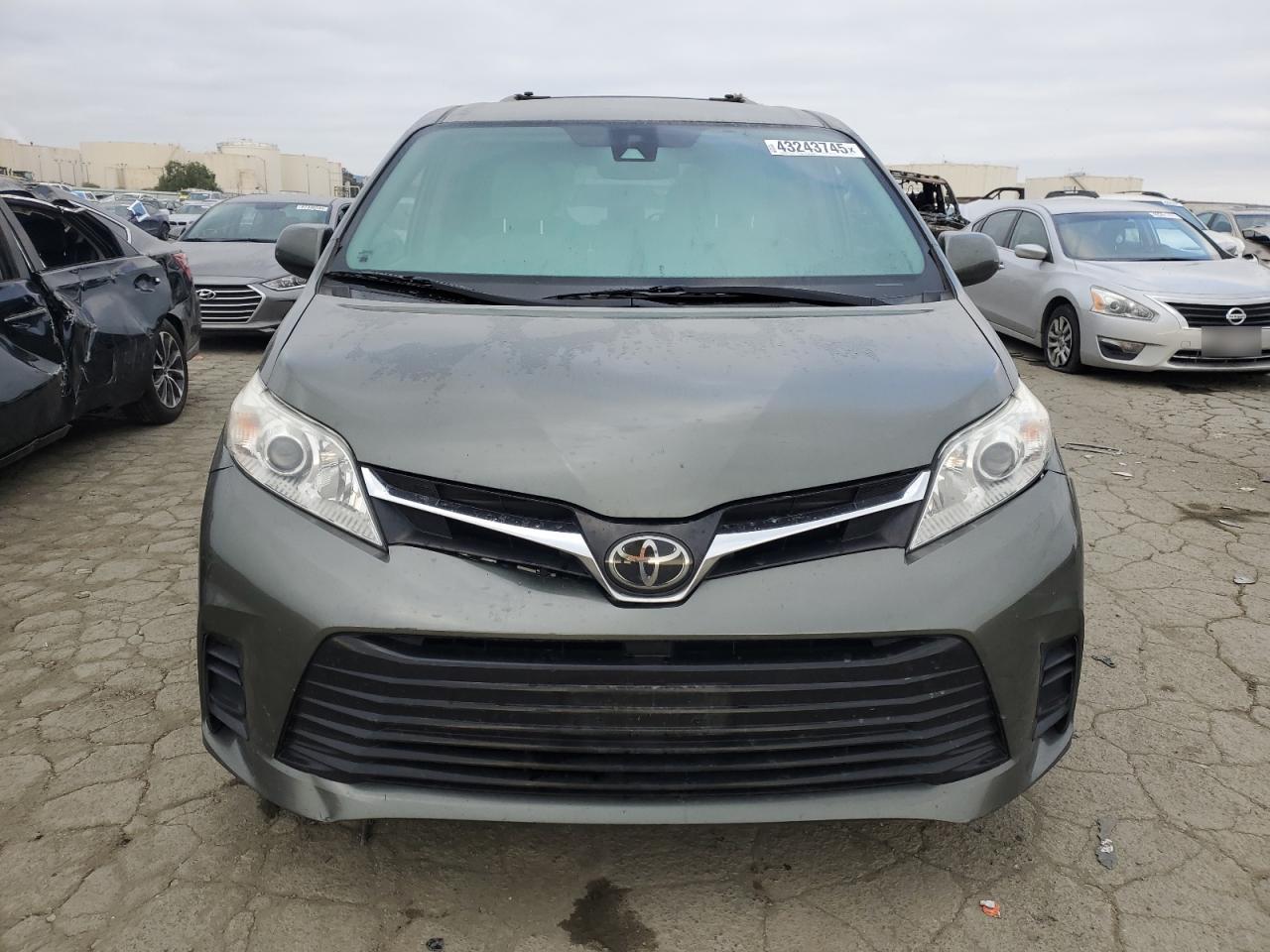 2018 Toyota Sienna VIN 5TDKZ3DC7JS939441 Copart auction photo, all over damage thumbnail 5