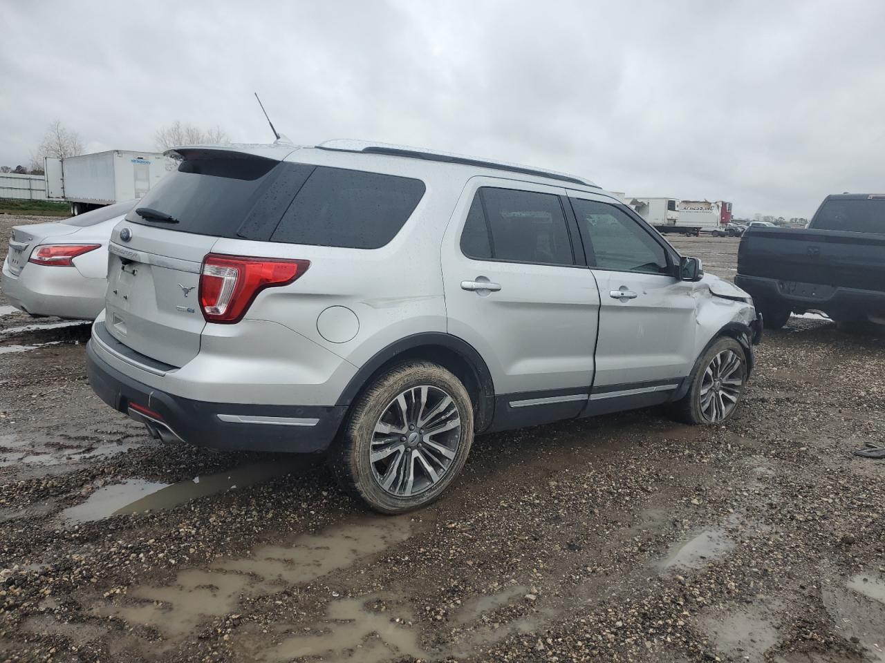2018 Ford Explorer VIN 1FM5K8HT1JGC26419 Copart auction photo, front end / side damage thumbnail 3