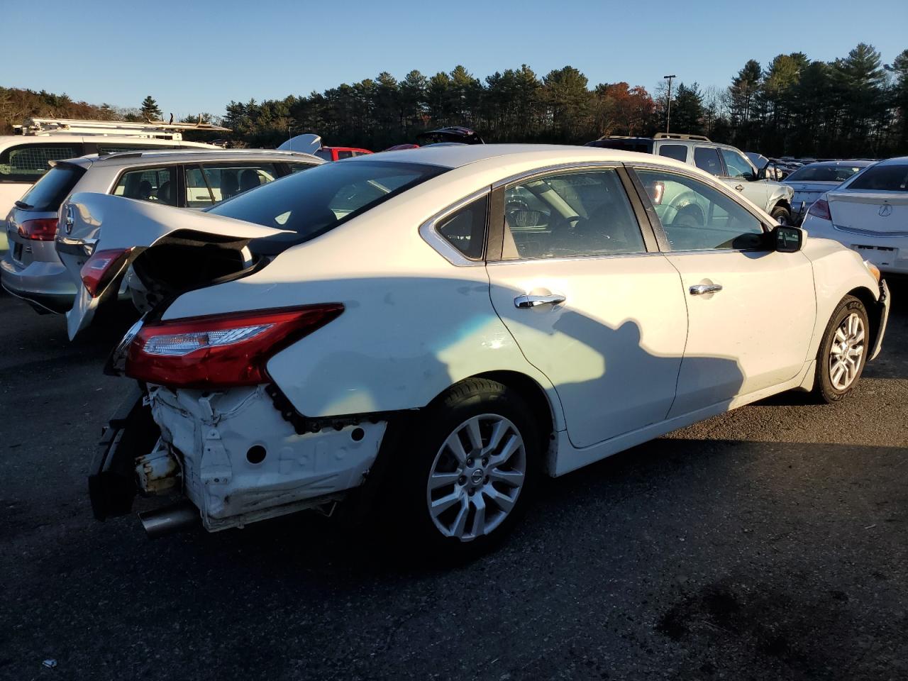 2016 Nissan Altima VIN 1N4AL3APXGN374305 Copart auction photo, rear end / minor dent/scratches damage thumbnail 3