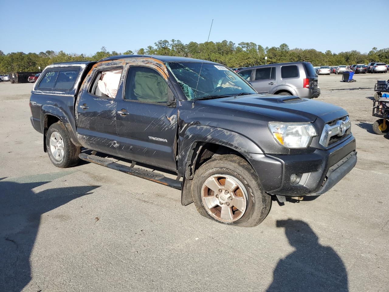 2015 Toyota Tacoma VIN 5TFJU4GN9FX082263 Copart auction photo, rollover damage thumbnail 4