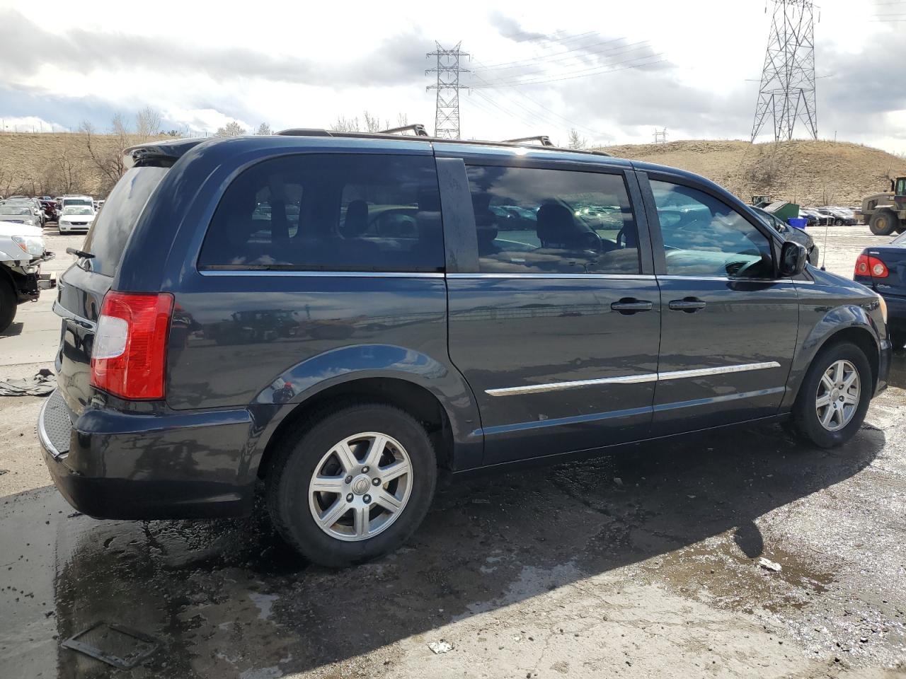 2013 Chrysler Town & Country VIN 2C4RC1BG1DR656864 Copart auction photo, side / front end damage thumbnail 3