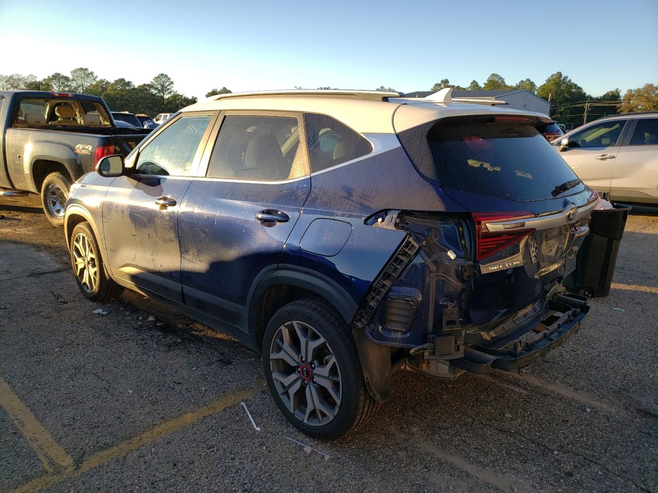 2021 KIA Seltos VIN KNDEUCA21M7194210 Copart auction photo, rear end damage thumbnail 2