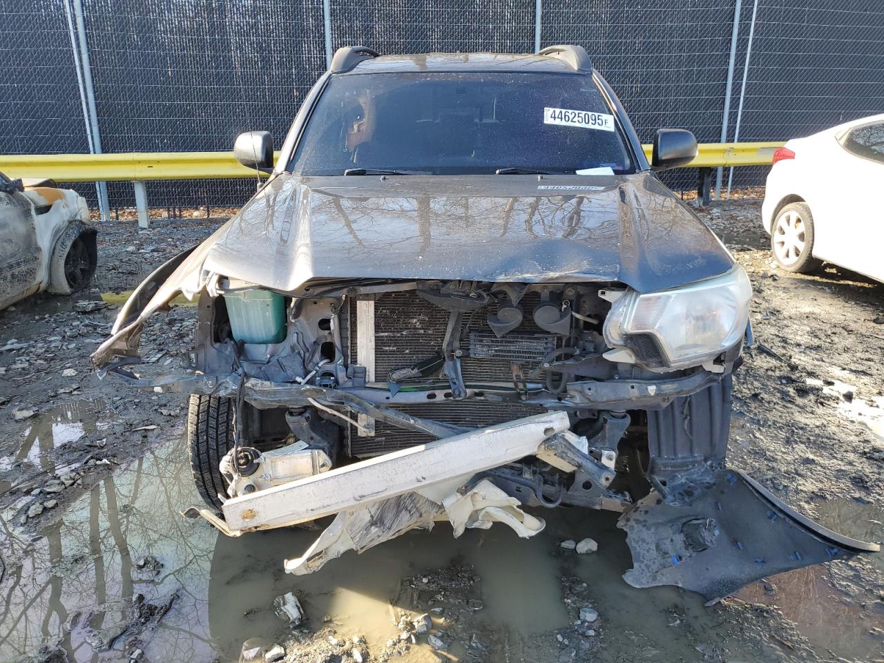 2015 Toyota Tacoma VIN 5TFLU4EN2FX120024 Copart auction photo, front end damage thumbnail 5