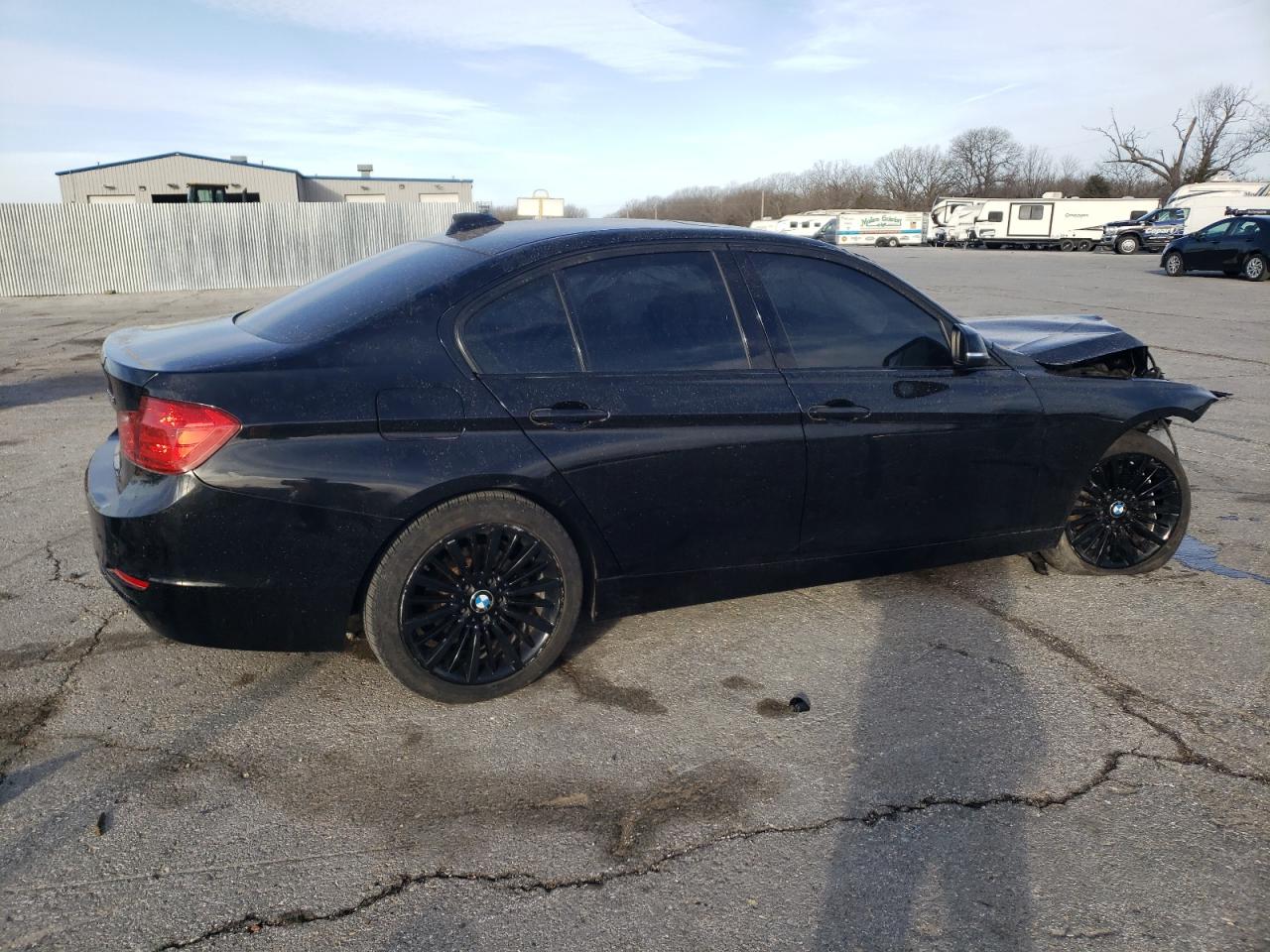 2013 BMW 3er VIN WBA3B3C56DF541618 Copart auction photo, front end / rear end damage thumbnail 3