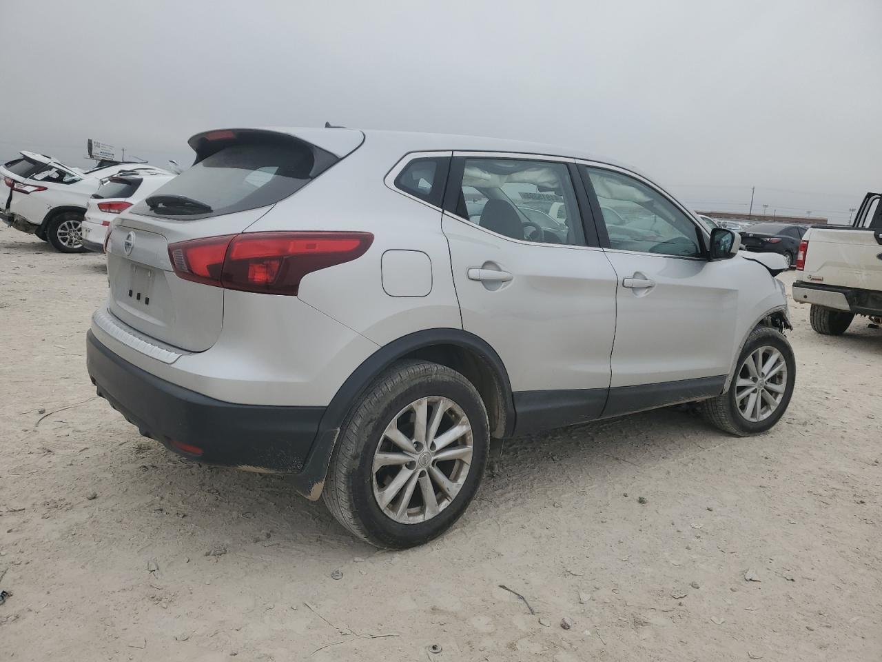 2017 Nissan Rogue VIN JN1BJ1CP0HW012360 Copart auction photo, front end / minor dent/scratches damage thumbnail 3
