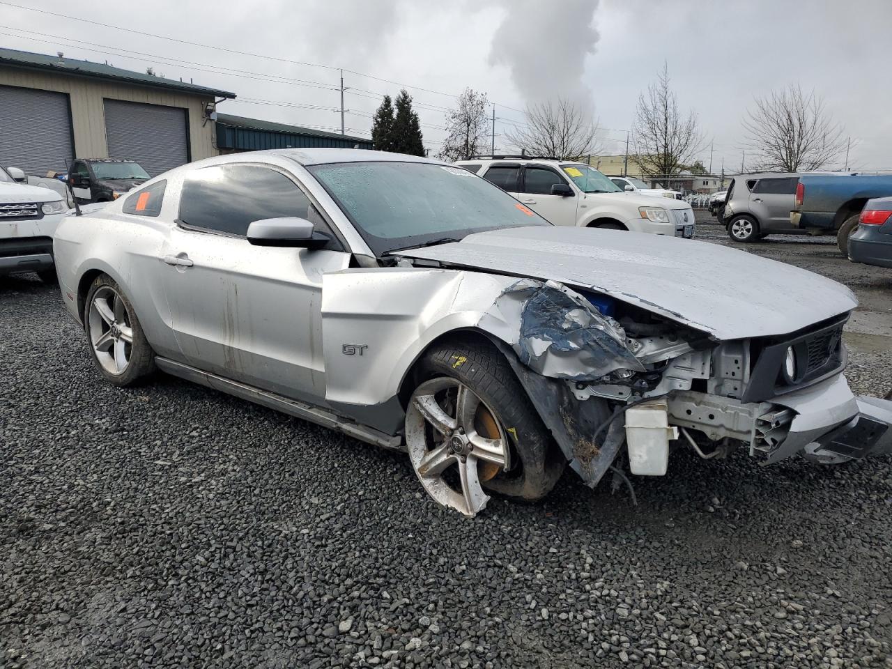 2010 Ford Mustang VIN 1ZVBP8CH9A5126556 Copart auction photo, front end / side damage thumbnail 4