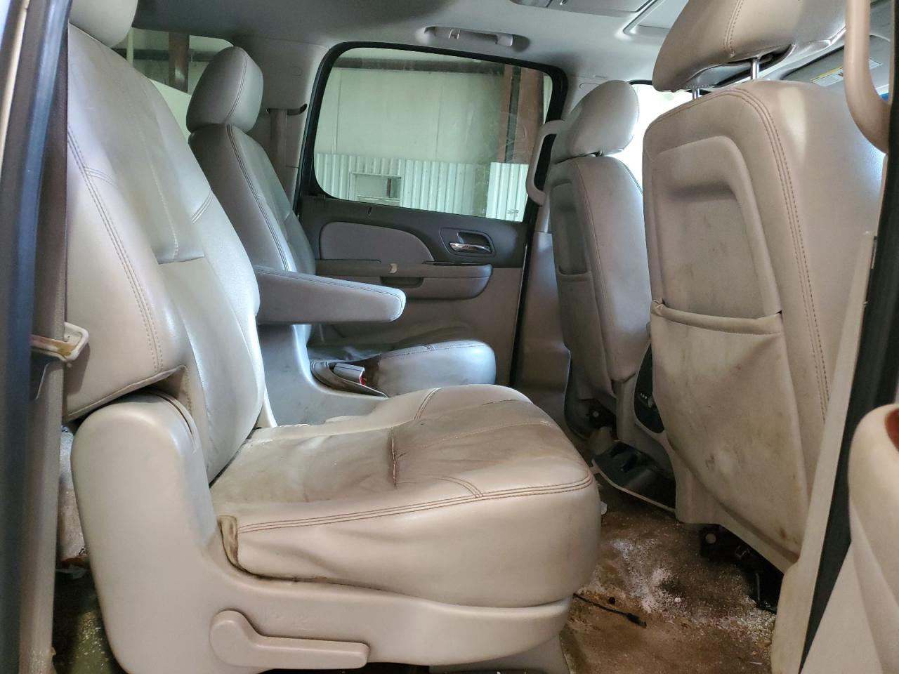 2014 Chevrolet Suburban VIN 1GNSCJE07ER140989 Copart auction photo, front end / minor dent/scratches damage thumbnail 11