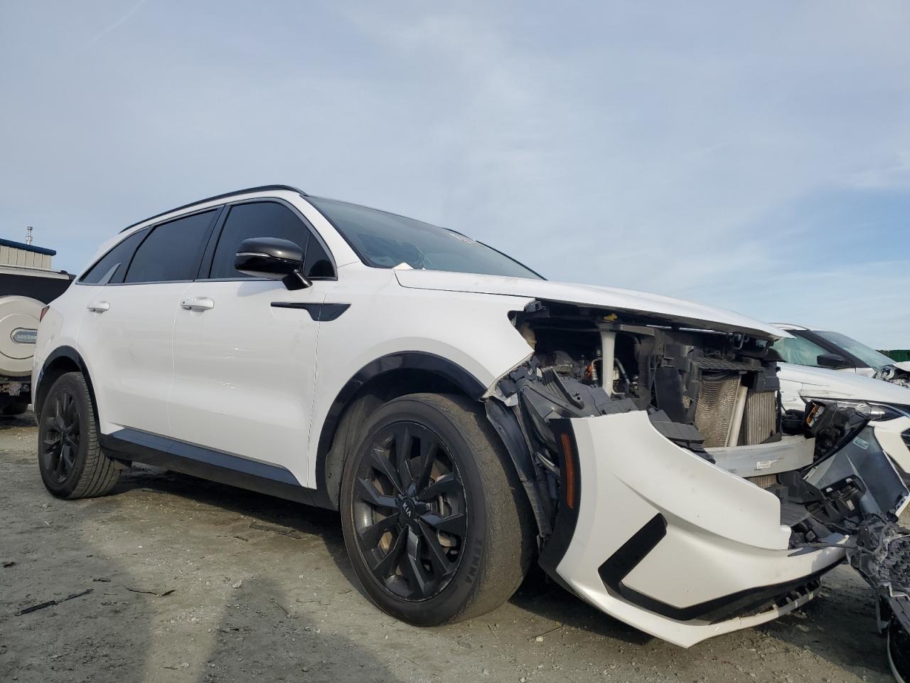 2021 KIA Sorento VIN 5XYRK4LFXMG050879 Copart auction photo, front end damage thumbnail 4