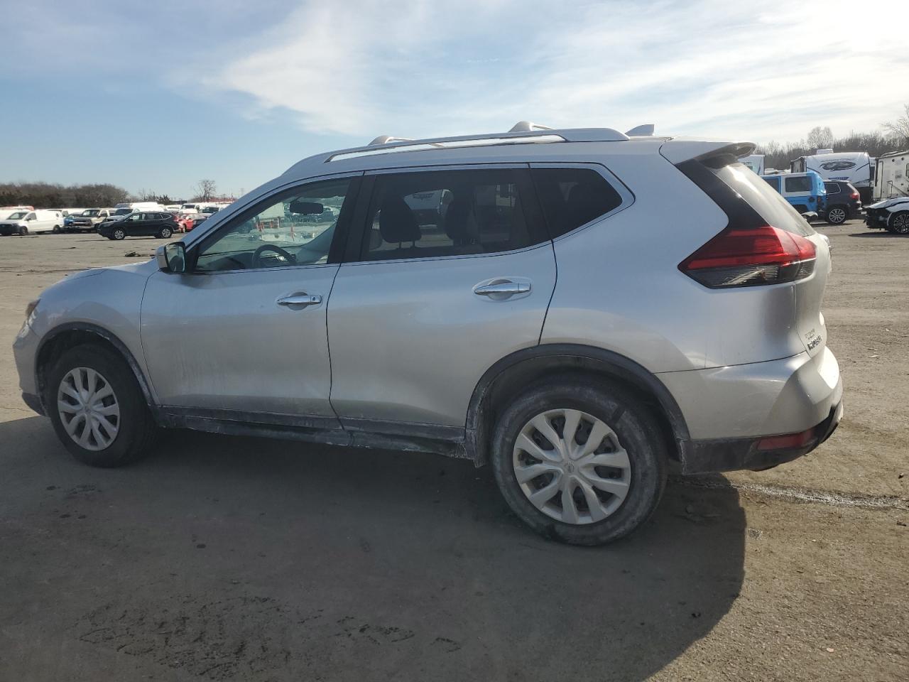 2017 Nissan Rogue VIN JN8AT2MV2HW261639 Copart auction photo, normal wear damage thumbnail 2
