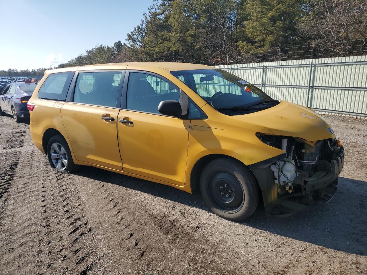2016 Toyota Sienna VIN 5TDZK3DC5GS717508 Copart auction photo, front end / minor dent/scratches damage thumbnail 4