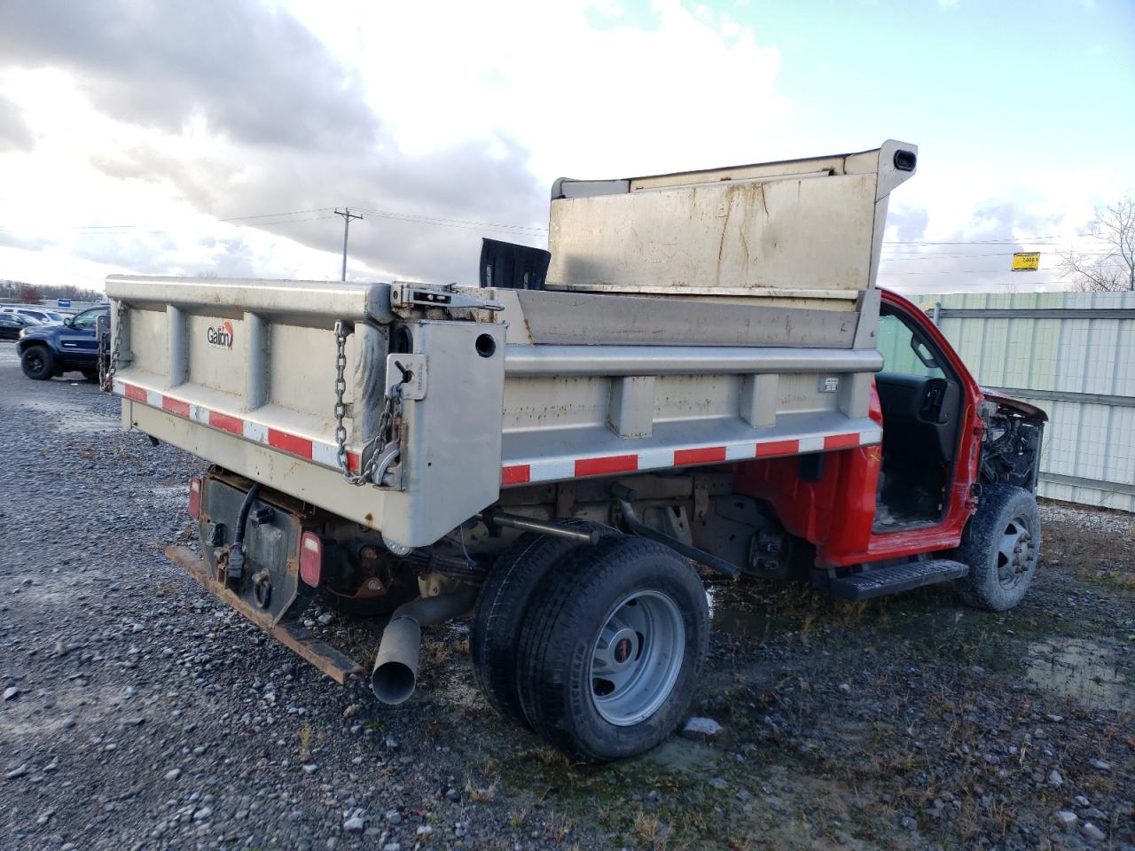 2018 GMC Sierra VIN 1GD32WCY1JF118712 Copart auction photo, front end / side damage thumbnail 3