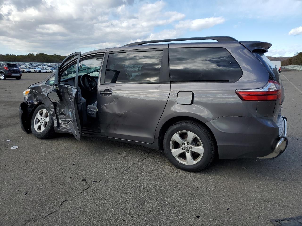 2017 Toyota Sienna VIN 5TDKZ3DC4HS797706 Copart auction photo, side / front end damage thumbnail 2