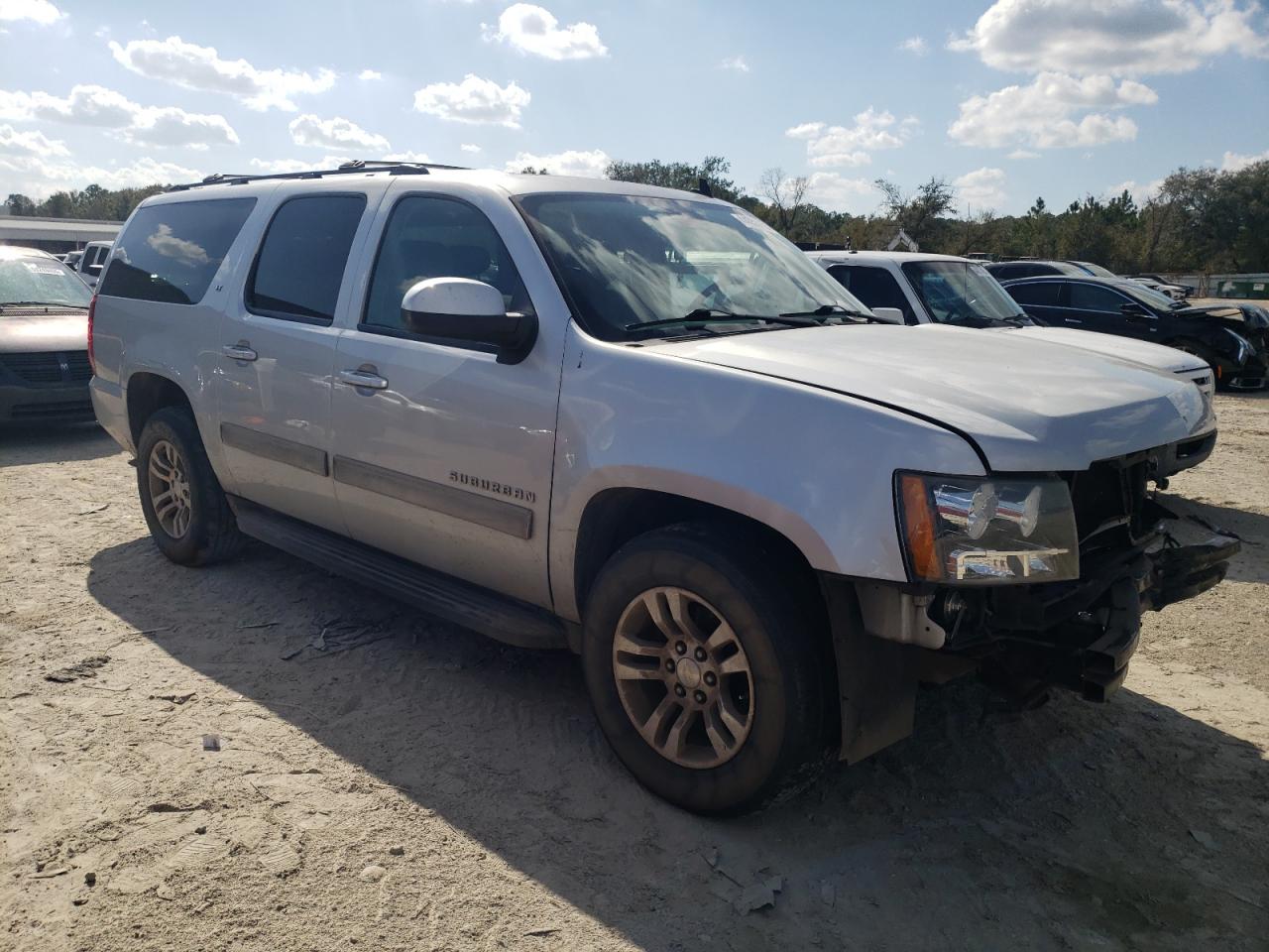 2014 Chevrolet Suburban VIN 1GNSCJE06ER114674 Copart auction photo, front end damage thumbnail 4