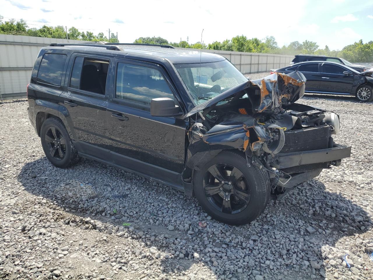 2015 Jeep Liberty (Patriot) VIN 1C4NJPBA6FD439397 Copart auction photo, front end / side damage thumbnail 4