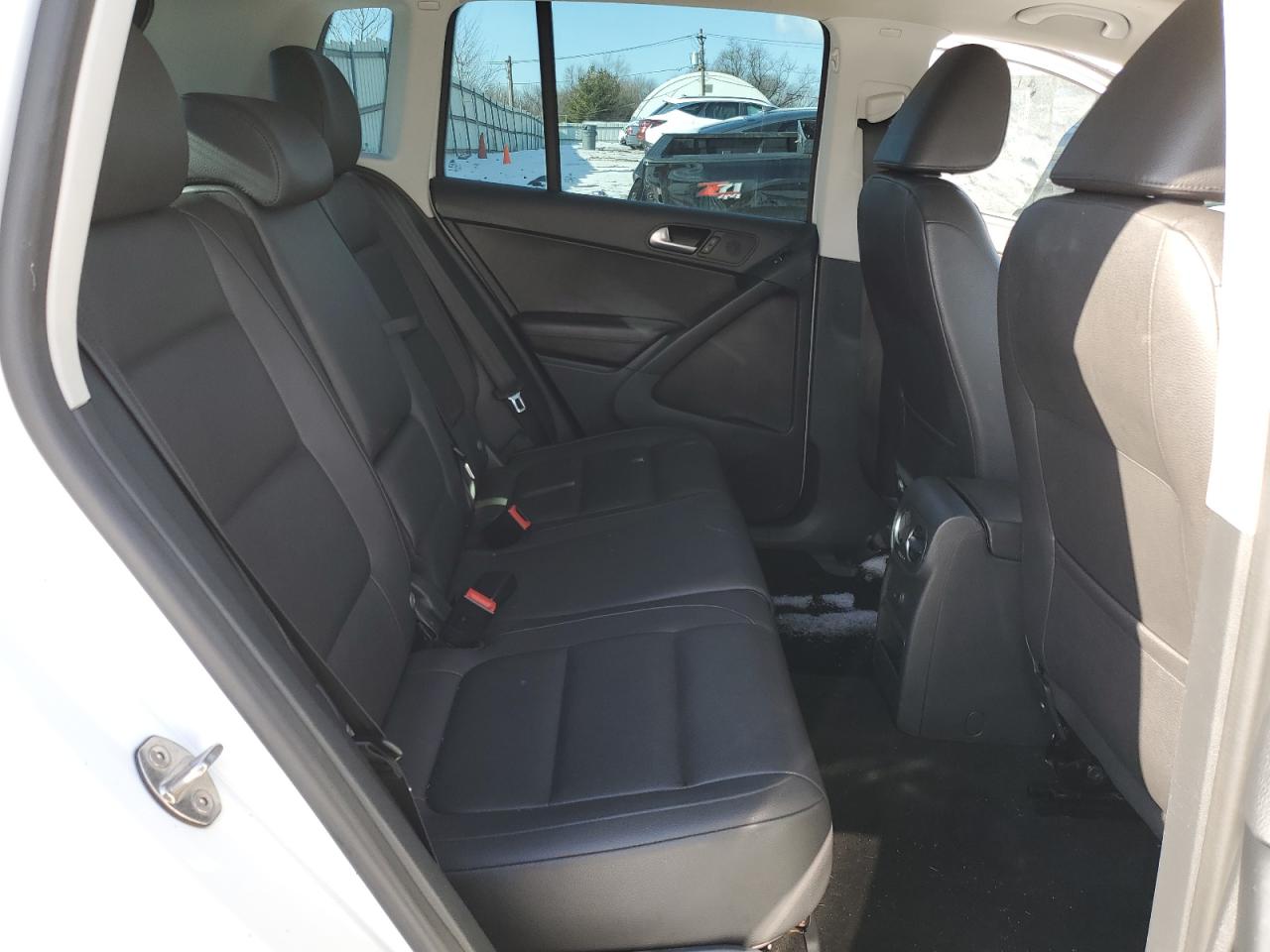2016 Volkswagen Tiguan VIN WVGBV7AX8GW572483 Copart auction photo, front end damage thumbnail 12