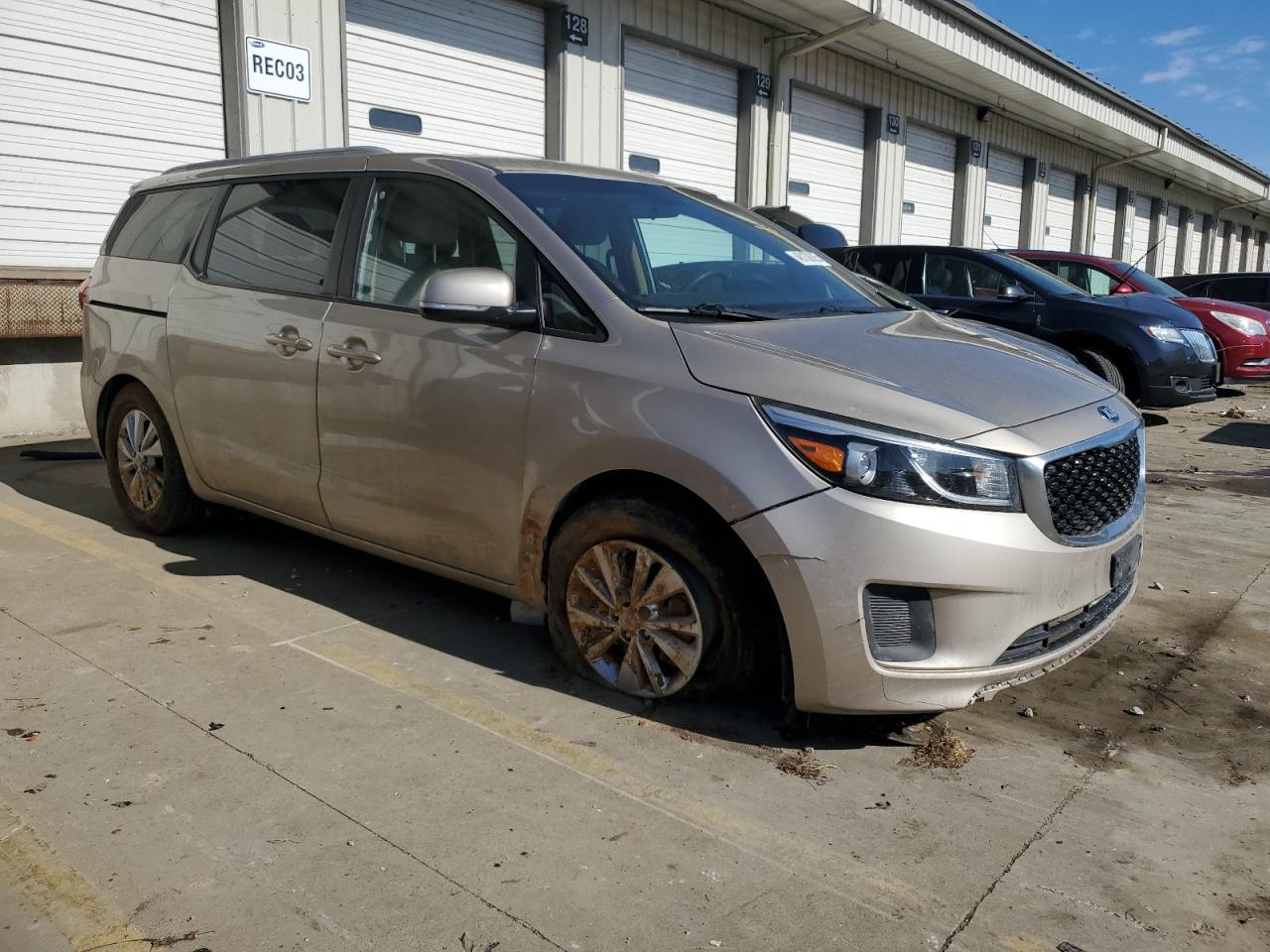 2015 KIA Sedona VIN KNDMB5C15F6069933 Copart auction photo, front end damage thumbnail 4