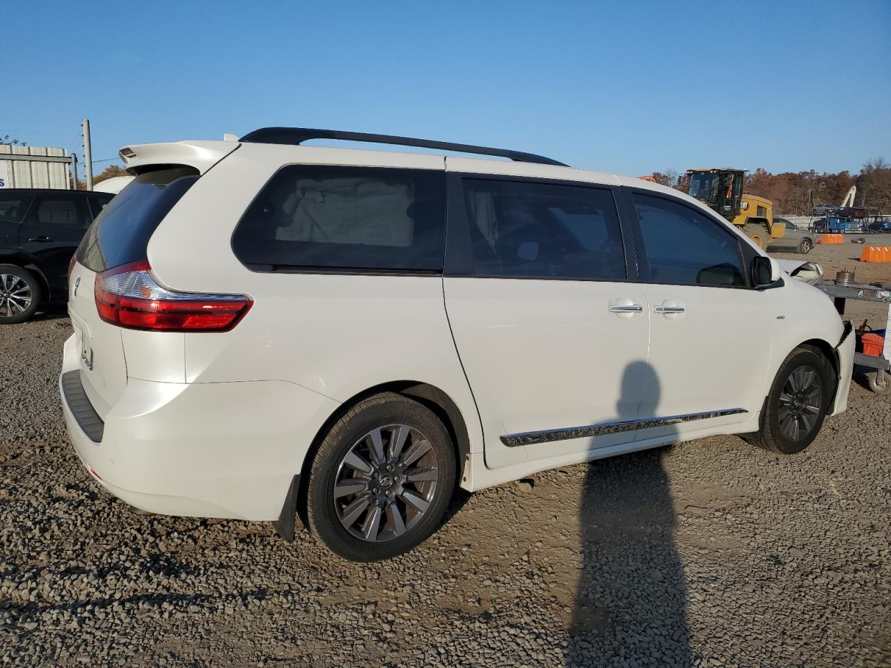 2019 Toyota Sienna VIN 5TDDZ3DC6KS221292 Copart auction photo, front end damage thumbnail 3